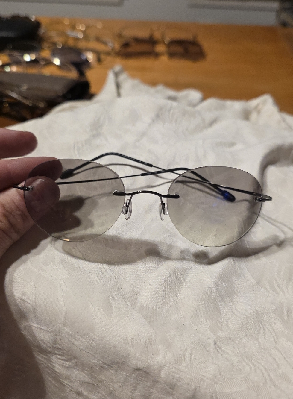 Round Rimless Sunglasses in Light Gray